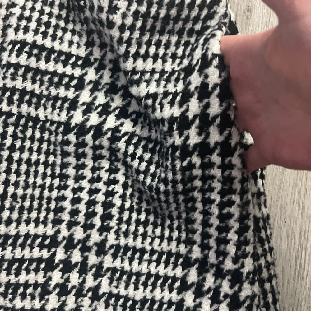🔥206–Chic Black and White Plaid Mini Skirt - Picture 3 of 4